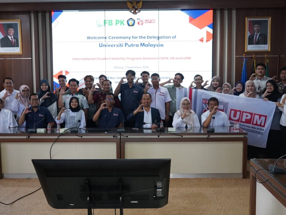 FBiPK Universitas Brawijaya dan Universiti Putra Malaysia Perkuat Kolaborasi melalui International Inbound Student Mobility Program. Simak kehangatan upacara penyambutan dan foto bersama kedua institusi di Balai Senat FBiPK UB, Malang, 7 September 2026.