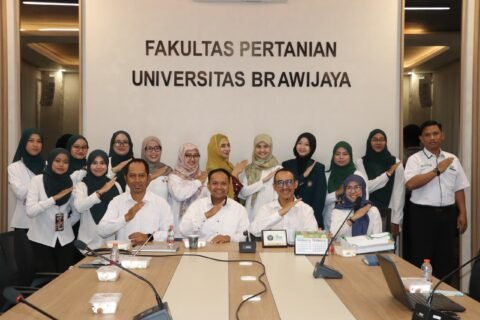 Sinergi Dua Negara: Jajaran pimpinan FBiPK Universitas Brawijaya berfoto bersama delegasi Faculty of Educational Studies Universiti Putra Malaysia (UPM) usai gelaran Academic Visit di Gedung Sentral FBiPK UB, Malang, Senin (21/9/2026).