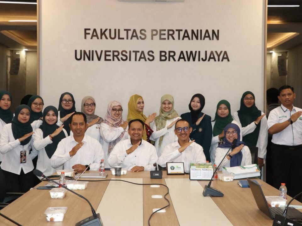 Sinergi Dua Negara: Jajaran pimpinan FBiPK Universitas Brawijaya berfoto bersama delegasi Faculty of Educational Studies Universiti Putra Malaysia (UPM) usai gelaran Academic Visit di Gedung Sentral FBiPK UB, Malang, Senin (21/9/2026).