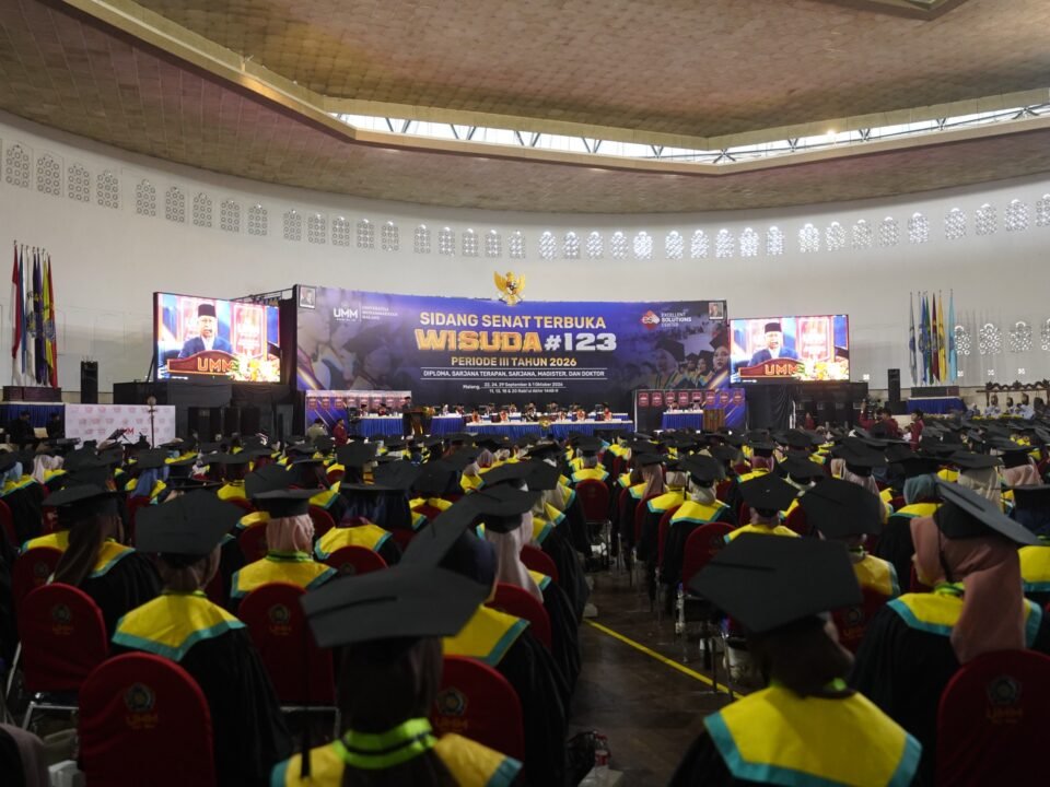 Ribuan wisudawan memadati Hall Dome UMM mengikuti prosesi Sidang Senat Terbuka Wisuda ke-123 Periode III Tahun 2026 Universitas Muhammadiyah Malang, Kamis (24/9/2026).