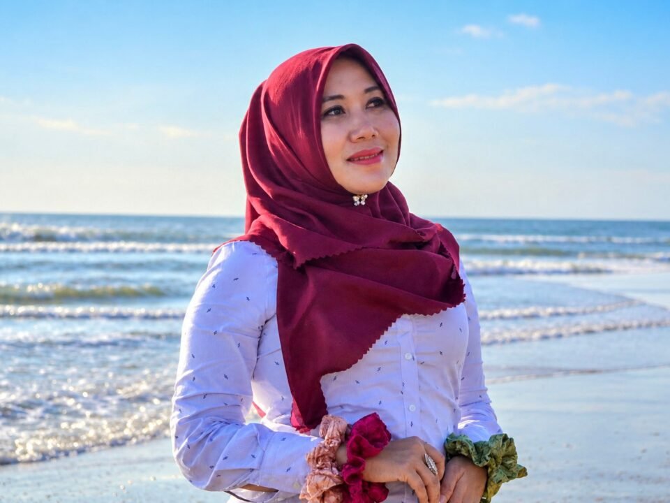 Senator asal Jawa Timur, Dr. Lia Istifhama (Ning Lia), memancarkan aura fresh dan elegan dalam balutan busana kasual bernuansa cerah yang nyaman dikenakan saat beraktivitas di luar ruangan.
