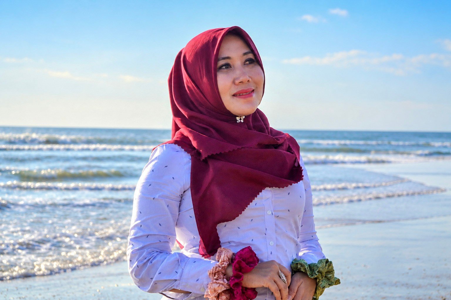 Gaya Elegan Senator Ning Lia: Rahasia Tampil Fresh dengan Sentuhan Batik Nusantara