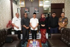 Anggota DPD RI Jawa Timur, Lia Istifhama, didampingi Kepala Kanwil BPN Jatim Muhammad Naim beserta jajaran pejabat BPN Jatim usai menggelar audiensi terkait penyelesaian sengketa mafia tanah dan legalitas perumahan di Kantor Wilayah BPN Jawa Timur, Jumat (11/9)