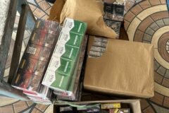 Tumpukan ratusan bungkus rokok polos berbagai merek yang disita dari beberapa toko di Kecamatan Kalipare dan Donomulyo oleh tim gabungan Bea Cukai Malang dan Pemkab Malang. (