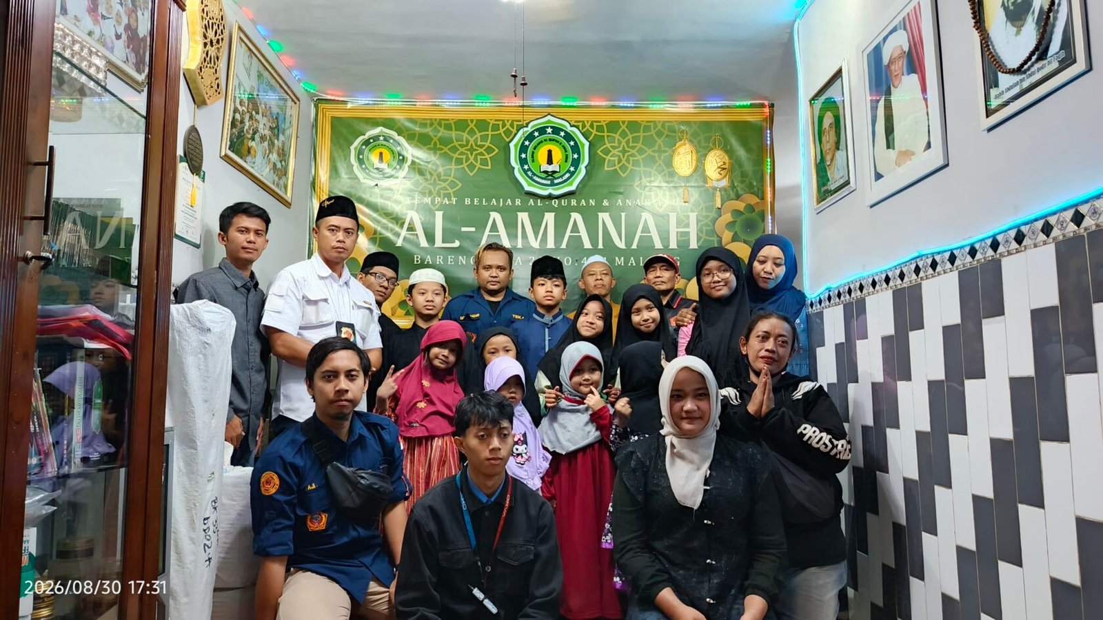 Potret kehangatan dan kebersamaan relawan Divisi Sosial TEKAB Kabupaten Malang bersama para pengurus serta anak-anak asuh Yayasan Al Amanah usai penyerahan bantuan, Minggu (30/8/2026).