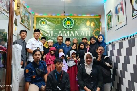 Potret kehangatan dan kebersamaan relawan Divisi Sosial TEKAB Kabupaten Malang bersama para pengurus serta anak-anak asuh Yayasan Al Amanah usai penyerahan bantuan, Minggu (30/8/2026).