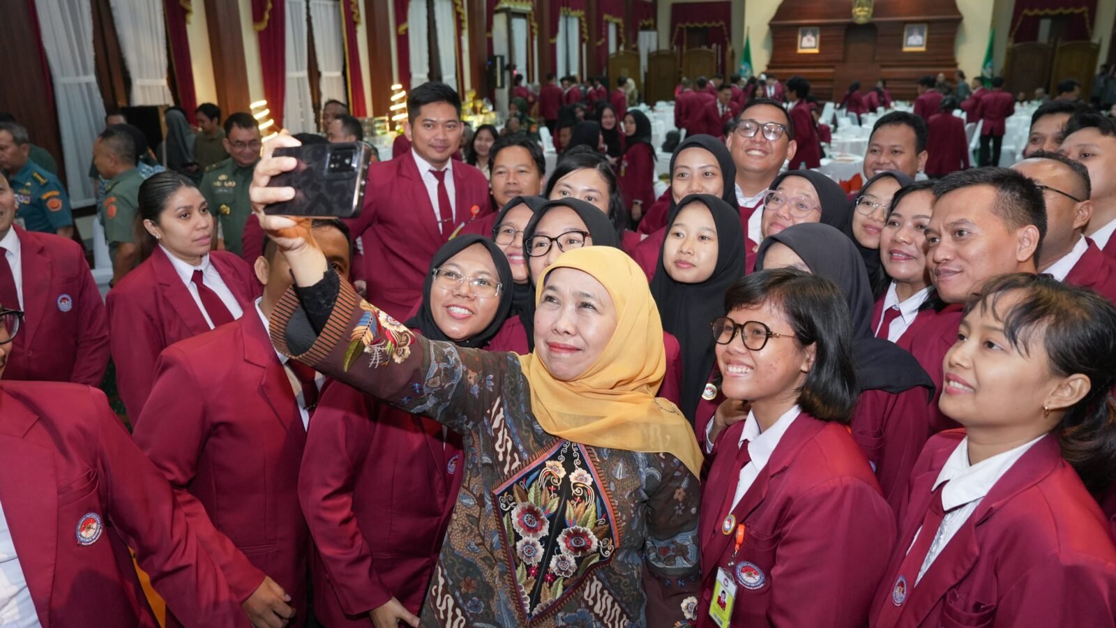 Gubernur Khofifah bersama 109 Mahasiswa Unhan