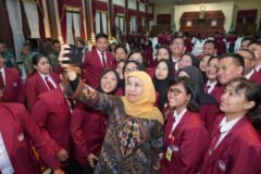 Gubernur Khofifah bersama 109 Mahasiswa Unhan