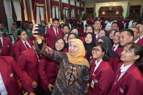 Gubernur Khofifah bersama 109 Mahasiswa Unhan