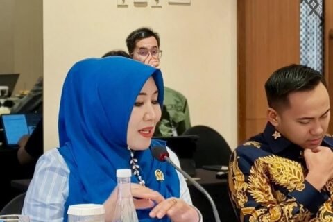 Anggota DPD RI Dapil Jatim, Lia Istifhama (Ning Lia), tampak aktif menyampaikan pandangannya saat menghadiri forum diskusi dan penyerapan aspirasi bersama tokoh daerah.