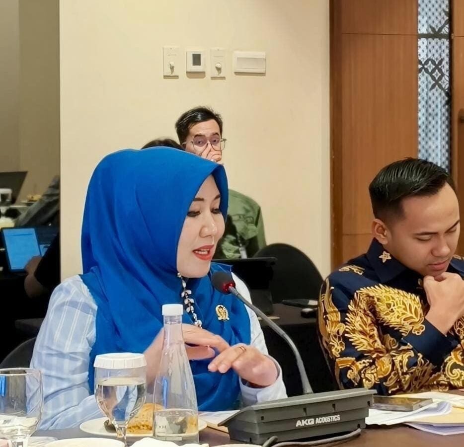 Anggota DPD RI Dapil Jatim, Lia Istifhama (Ning Lia), tampak aktif menyampaikan pandangannya saat menghadiri forum diskusi dan penyerapan aspirasi bersama tokoh daerah.