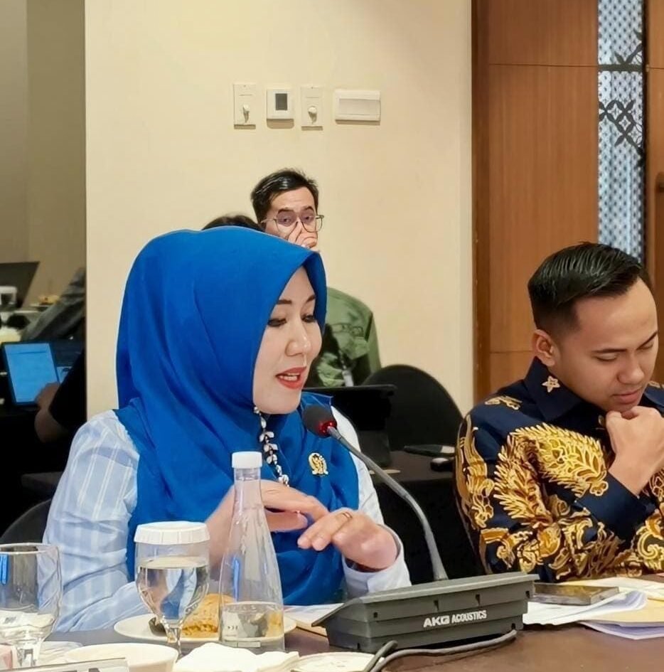 Anggota DPD RI Dapil Jatim, Lia Istifhama (Ning Lia), tampak aktif menyampaikan pandangannya saat menghadiri forum diskusi dan penyerapan aspirasi bersama tokoh daerah.