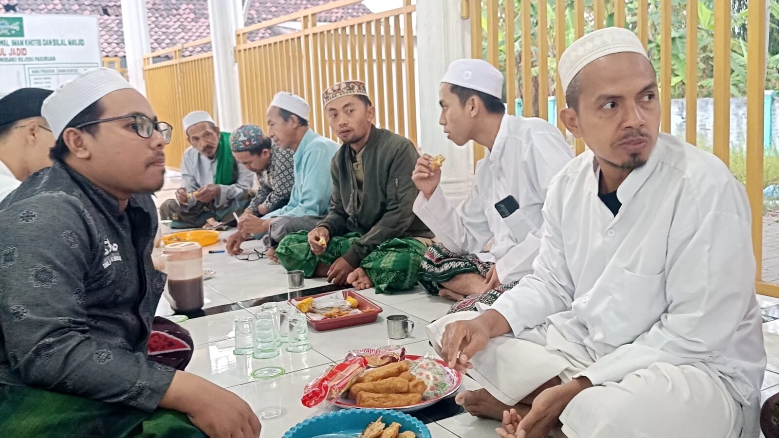 Ikatan Alumni Santri Sidogiri (IASS) Kecamatan Rejoso kembali melaksanakan KSB (Kesadaran Subuh Berjamaah) di Masjid Nurul Jadid, Dusun Suruh, Desa Kedungbako, Kecamatan Rejoso, Kabupaten Pasuruan.