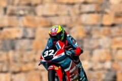 Pembalap Indonesia, Muhammad Kiandra Ramadhipa meraih hasil positif di Aragon (27/9), masih menjaga asa finis tiga besar di klasemen akhir Moto3 JuniorGP 2026./Instagram @mk.ramadhipa212