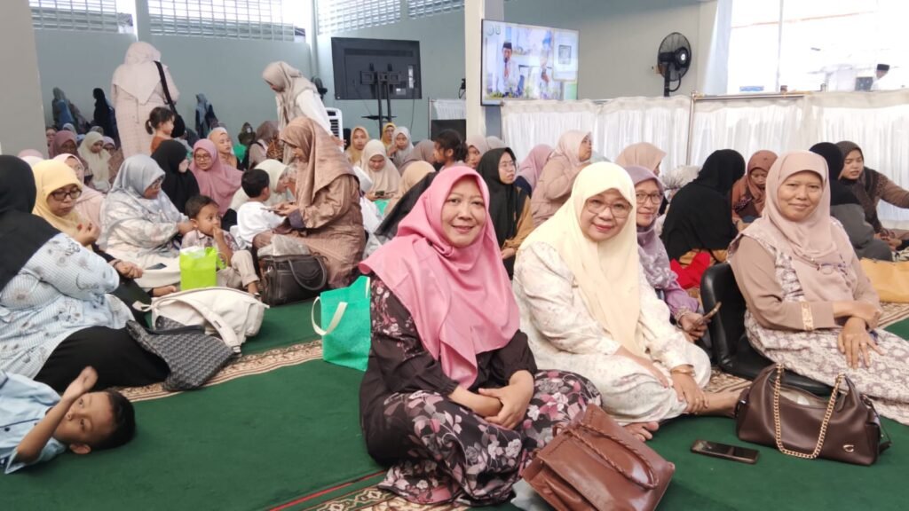 Alumni ikut takzim menyimak