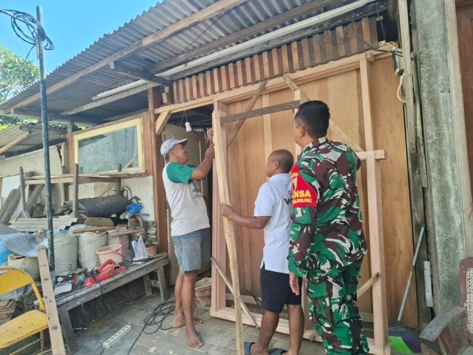 Babinsa Tunggulwulung Komsos bersama para pedagang kayu