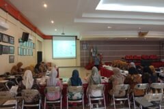 Suasana Rapat Pembekalan Pembina Pendamping Lapangan (PPL) Koperasi SBW yang dipimpin langsung oleh Ketua Umum Dr. Sri Untari Bisowarno guna mengevaluasi kinerja dan mengoptimalkan layanan digital anggota.