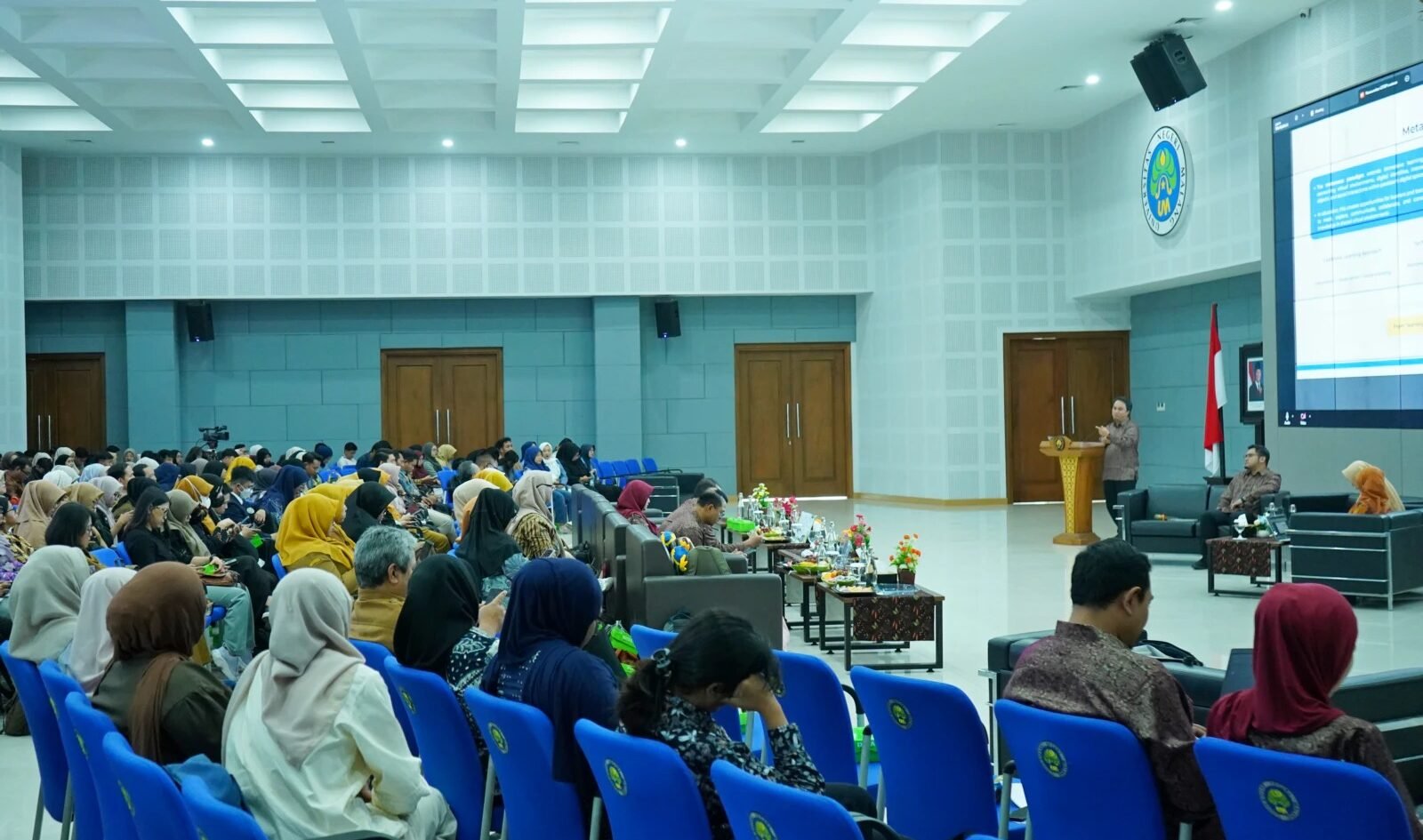 Suasana antusiasme peserta saat menyimak pemaparan materi dalam sesi The 5th International Conference on Innovation and Teacher Professionalism (ICITEP) 2026 yang digelar di Universitas Negeri Malang (UM).