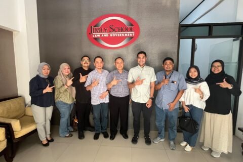Perwakilan LPKAN Indonesia dan PT Forjasi Lentera Indonesia, Rachmatika Ramadhani, S.Psi., Syahreni, S.S., dan Izzatias Hikmah Pratiwi. Ketiganya ditunjuk dan diamanahkan oleh R. Mohammad Ali Zaini Ketua Umum DPP LPKAN Indonesia, Sugiharto, S.E., M.Si. selaku Ketua OKK DPP LPKAN, serta
