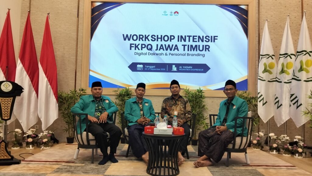 Ketua Tim LPQ Kanwil Kemenag Jatim Luqman Hakim bersama jajaran pengurus FKPQ Jatim saat pembukaan Workshop Intensif Digital Dakwah & Personal Branding di Pesantren Digipreneur Al Yasmin, 26–27 September 2026.