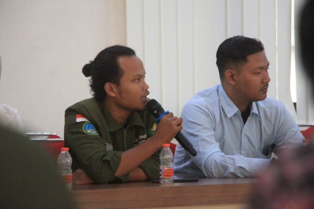 Perwakilan Mahasiswa NU saat menyuarakan kritik tajam terkait dugaan empat anggota DPRD Kabupaten Probolinggo yang tercatat masuk dalam kelompok Desil 2 pada Data Tunggal Sosial Ekonomi Nasional (DTSEN).