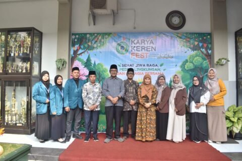 Keluarga besar MTs Almaarif 01 Singosari berkunjung ke SMPN 1 Surabaya dalam rangka kegiatan Forum Group Discussion (FGD) praktik baik implementasi Sekolah/Madrasah Ramah Anak (SRA/MRA), Kamis (24/9/2026).