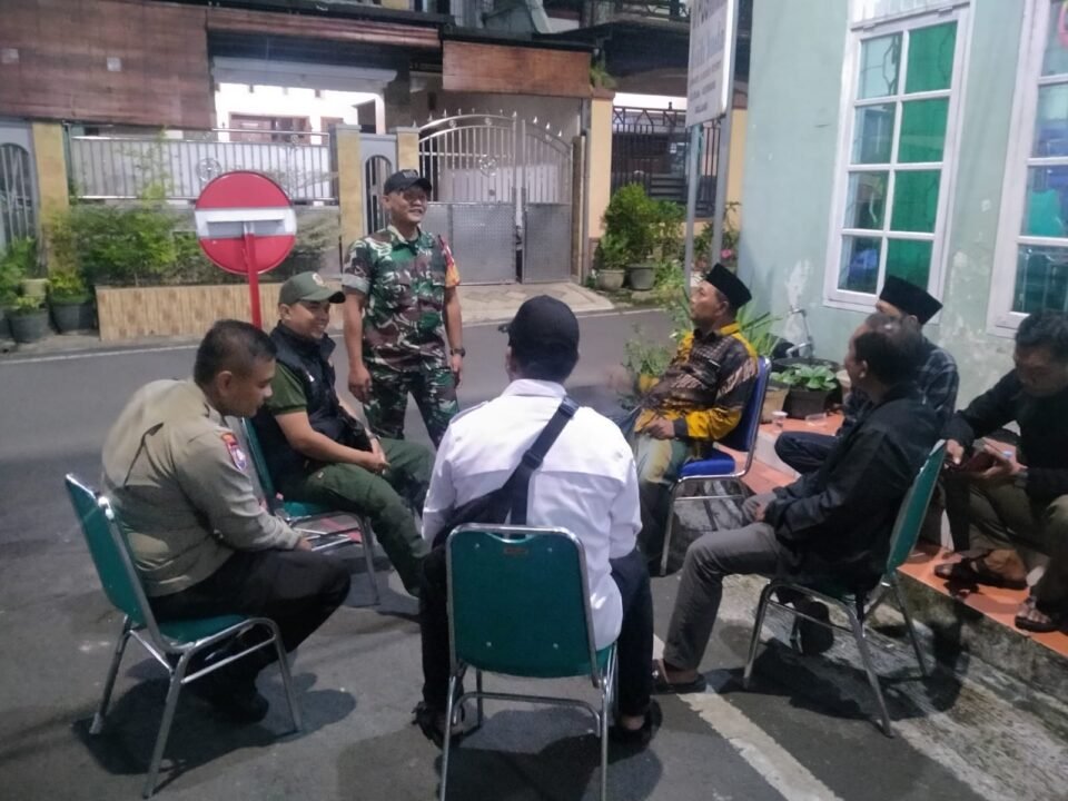 Babinsa Koptu Eko Kotalama Kota Malang patroli dialogis