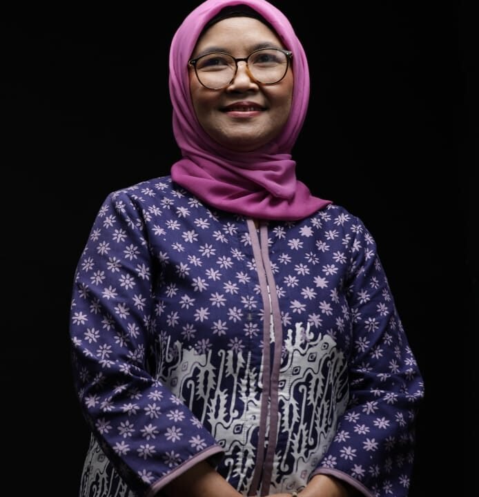Siti Aminah Tardi, Direktur The Indonesian Legal Resource Center (ILRC), menyoroti pentingnya dukungan komprehensif bagi perempuan korban kekerasan berbasis gender untuk mencegah risiko bunuh diri dan femisida berkedok bunuh diri.