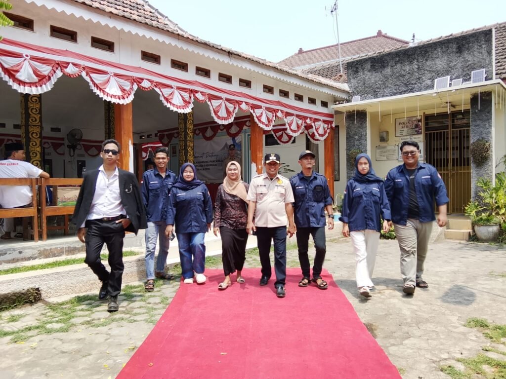 Pasukan Karang Taruna dan kades