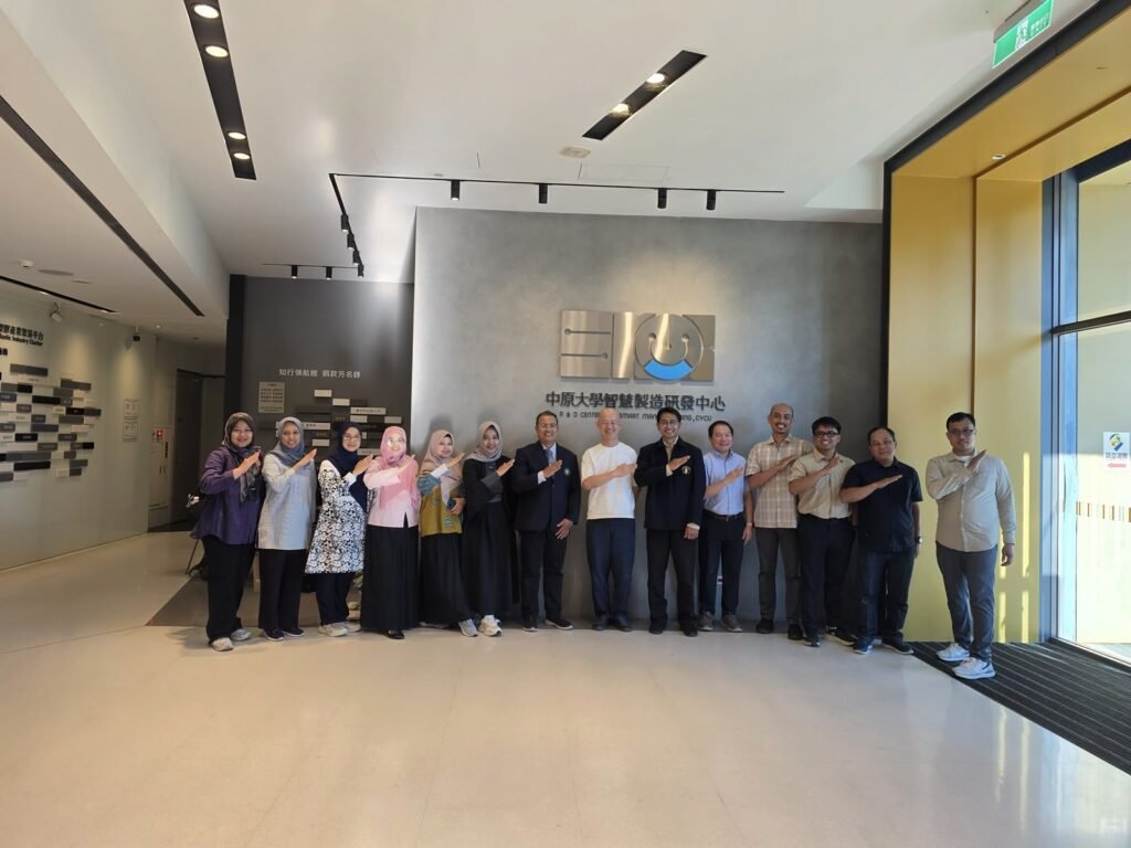 Delegasi Fakultas Teknologi Agroindustri dan Biosistem (FTAB) Universitas Brawijaya bersama pimpinan Chung Yuan Christian University (CYCU) berfoto bersama saat kunjungan kerja sama di CYCU Taiwan, Selasa (22/9/2026).
