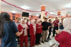 Suasana keakraban para peserta saat mengikuti Rapat Karyawan Rutin Bulanan Koperasi SBW Malang di Lantai 2 Kantor Koperasi, Rabu (2/9)
