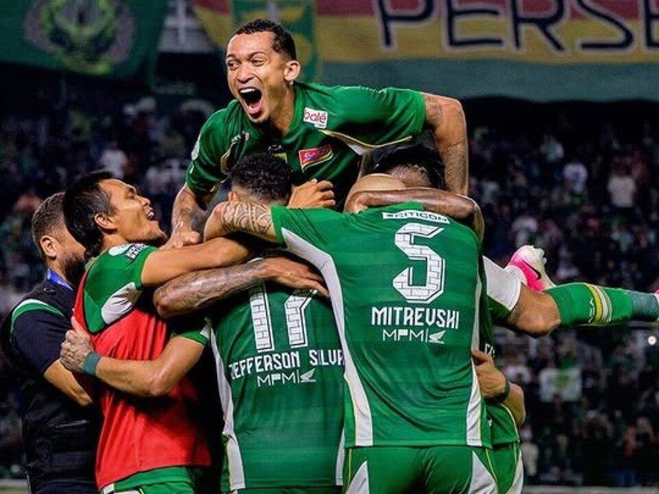 Persebaya Surabaya menutup pekan kedua BRI Super League 2026/27 dengan kemenangan perdana dan menyamai poin Arema FC di klasemen sementara (13/9)./Instagram @officialpersebaya