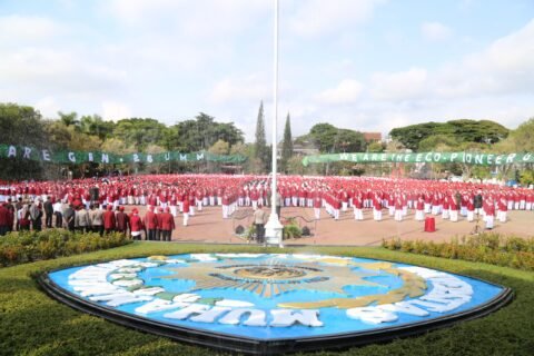 Ribuan mahasiswa baru Universitas Muhammadiyah Malang (UMM) mengikuti upacara pembukaan Pesmaba 2026 di Helipad UMM yang dibuka langsung oleh Kapolda Jatim, mengusung semangat pelestarian lingkungan dan pengurangan limbah plastik.