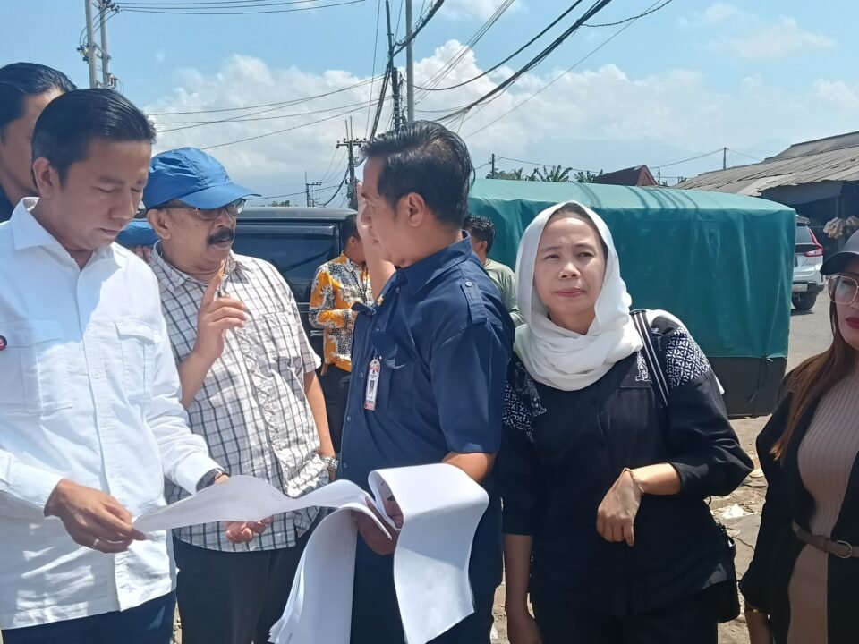 Sejumlah pihak terkait tengah melakukan peninjauan lapangan dan berkoordinasi menelaah dokumen penataan kawasan, seiring mencuatnya polemik nasib pedagang.