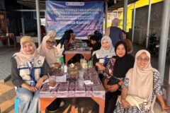Ngobrol Pintar (NGOPI) santai Tim PPK Ormawa BEM UNESA bersama masyarakat Desa Labuhan untuk sosialisasi pembentukan kelembagaan Sahabat Labuhan