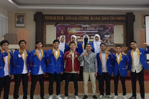 SEMA beserta Panitia Penyelenggara Sekolah Legislatif, Fakultas Syariah UIN Mahmud Yunus Batusangkar