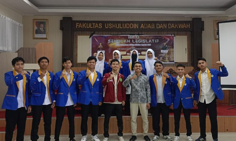 SEMA beserta Panitia Penyelenggara Sekolah Legislatif, Fakultas Syariah UIN Mahmud Yunus Batusangkar