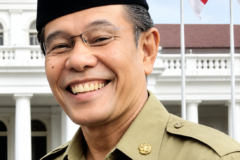 Penulis, Yousri Nur Raja Agam.