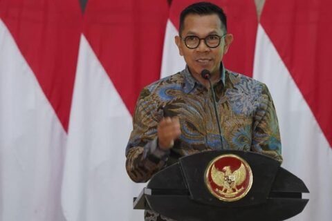 Wali Kota Batu H. Nurochman, S.H., M.H., memberikan pidato sambutan dalam gelaran Rembug Paripurna KTNA Nasional 2026 di Kota Batu.