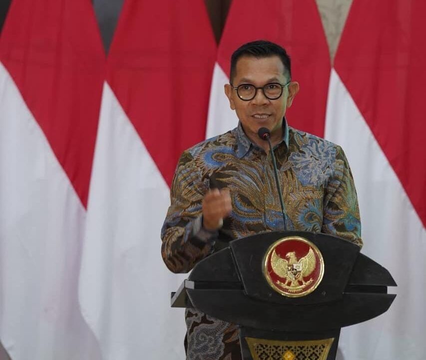 Wali Kota Batu H. Nurochman, S.H., M.H., memberikan pidato sambutan dalam gelaran Rembug Paripurna KTNA Nasional 2026 di Kota Batu.
