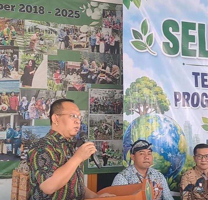 Tri Santoso selaku Kepala Bidang Tata Lingkungan Hidup saat memberikan sambutan pada Verifikasi Proklim Lestari di RW 05 Kelurahan Arjowinangun