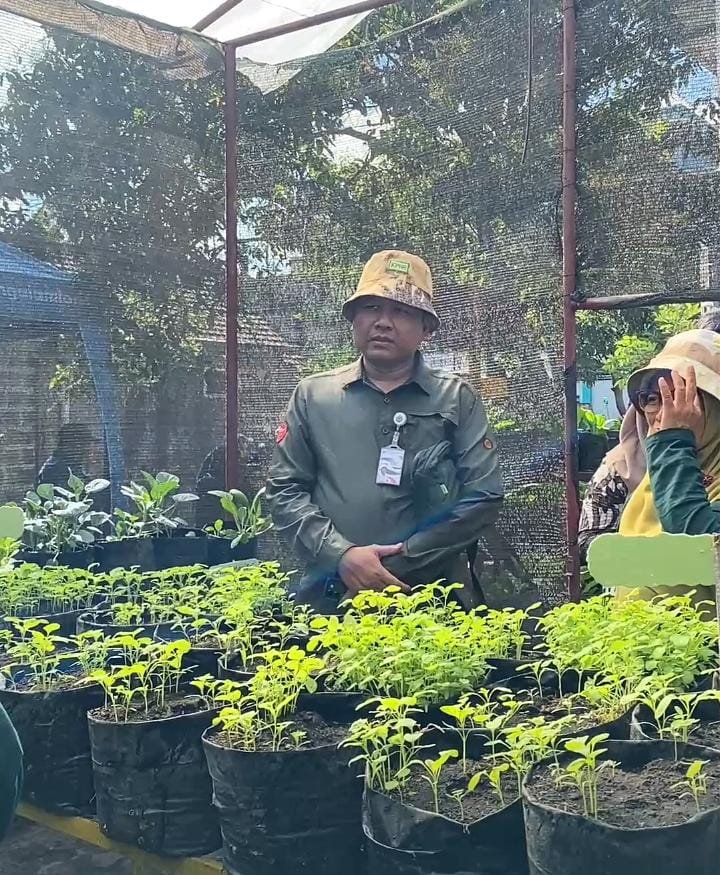 Tim Verifikator yang melakukan verifikasi lapangan di RW 05 Kelurahan Arjowinangun Kota Malang