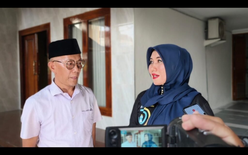 Senator Jawa Timur Ning Lia memberikan penjelasan kepada wartawan mengenai kejanggalan akta jual beli dan aliran dana pinjaman yang berujung gugatan terhadap ibundanya.