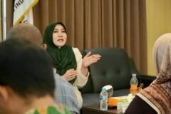 Anggota DPD RI asal Jawa Timur, Dr. Lia Istifhama (Ning Lia), saat memberikan tanggapan dalam audiensi terkait sengketa ruko di Kantor DPD RI Jatim, Surabaya.