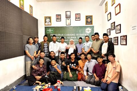 Tim dosen Agribisnis FBiPK Universitas Brawijaya berfoto bersama jajaran pengurus dan anggota Pekerja Migran Indonesia (PMI) di Kantor Sekretariat PCINU Ranting Pingtung usai pelatihan kewirausahaan dan manajemen keuangan di Taiwan.