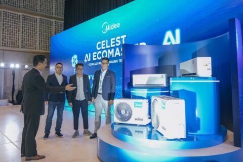 Jajaran manajemen Midea Electronics Indonesia memperkenalkan lini produk terbaru Midea AC Celest Inverter berteknologi AI Ecomaster dalam acara peluncuran resmi di Jakarta.