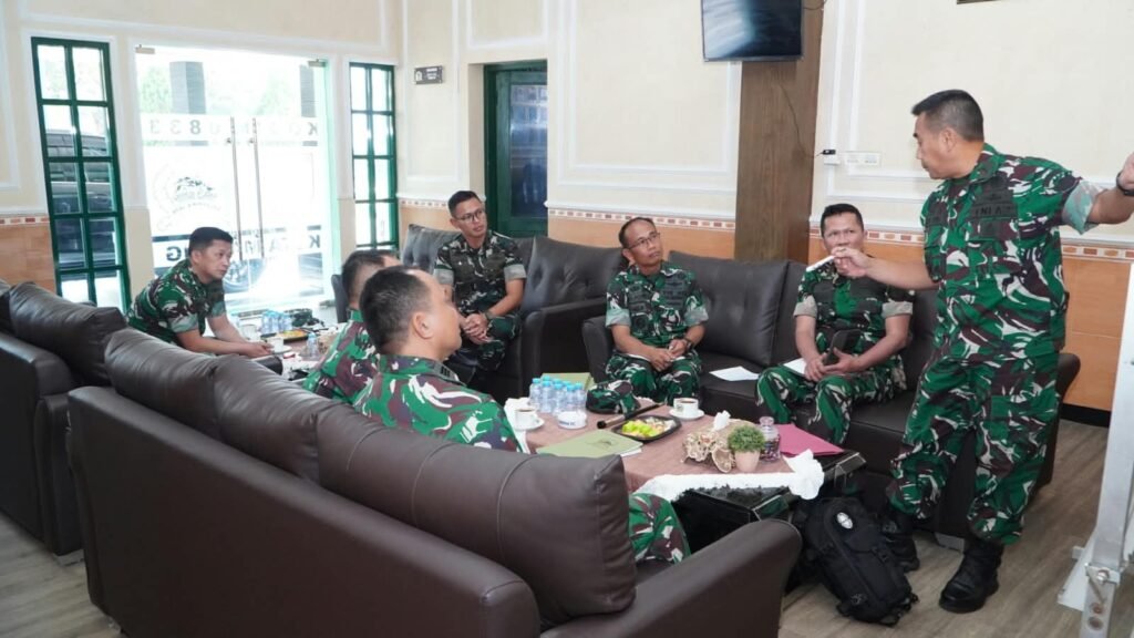 Direktur Pusat Informasi Teritorial (Dirpit) Pusterad Brigjen TNI Heri Dwi Subagyo memberikan arahan teknis kegiatan Pulsaji Data Satkowil TA 2026 di Makodim 0833/Kota Malang, Rabu (23/09/2026).