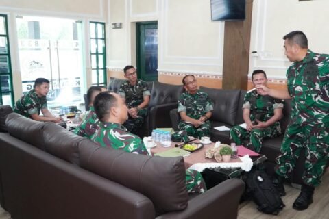 Direktur Pusat Informasi Teritorial (Dirpit) Pusterad Brigjen TNI Heri Dwi Subagyo memberikan arahan teknis kegiatan Pulsaji Data Satkowil TA 2026 di Makodim 0833/Kota Malang, Rabu (23/09/2026).