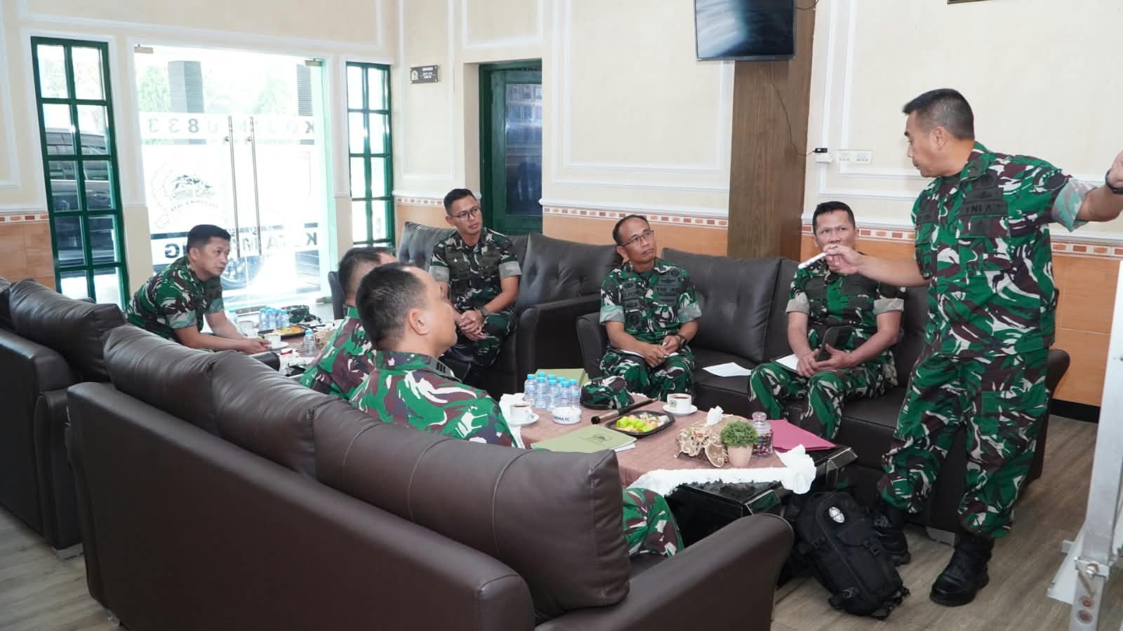 Direktur Pusat Informasi Teritorial (Dirpit) Pusterad Brigjen TNI Heri Dwi Subagyo memberikan arahan teknis kegiatan Pulsaji Data Satkowil TA 2026 di Makodim 0833/Kota Malang, Rabu (23/09/2026).