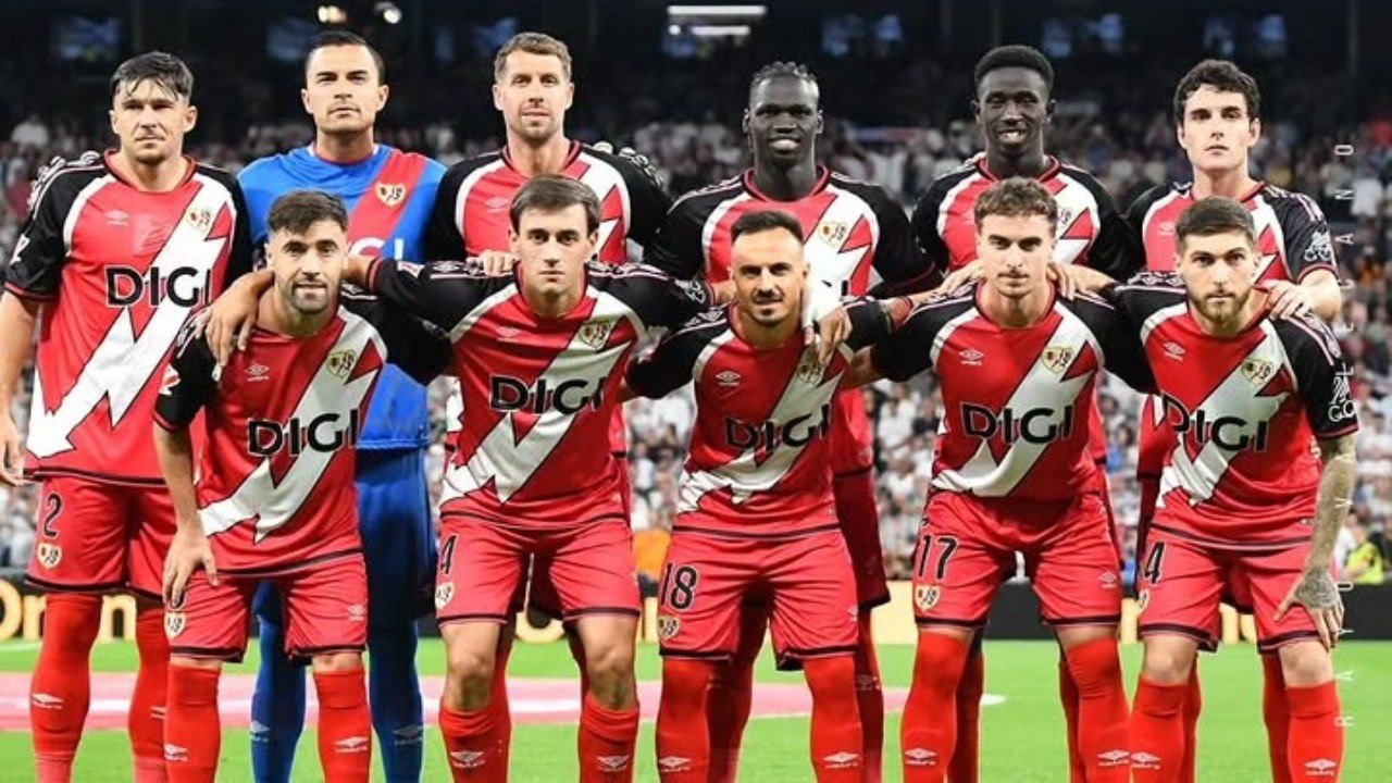 Kiper Timnas Indonesia, Emil Audero debut dalam laga Real Madrid vs Rayo Vallecano di Santiago Bernabeu pada pekan kelima La Liga Spanyol 2026/27 (13/9)./Instagram @rayovallecano